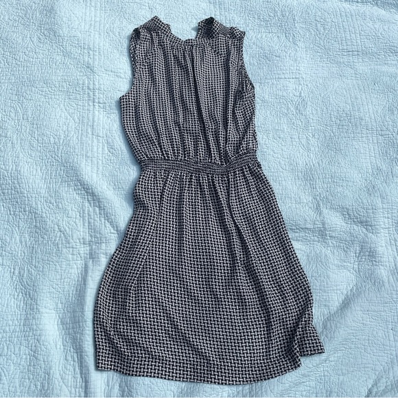 Pretty Patterned Day Dress - Picture 3 of 5